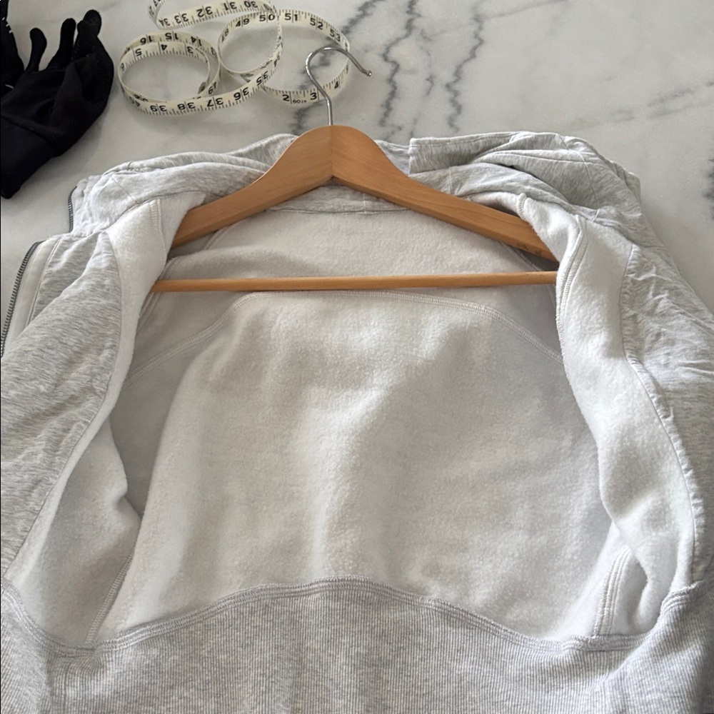 Lululemon Scuba  Full-Zip Cropped Hoodie Light Heathered Gray Women’s Small - Picture 7 of 7